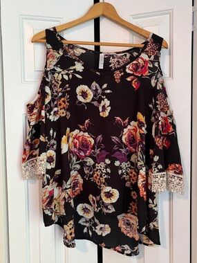 Black Floral Cold-Shoulder Blouse with Lace Trim